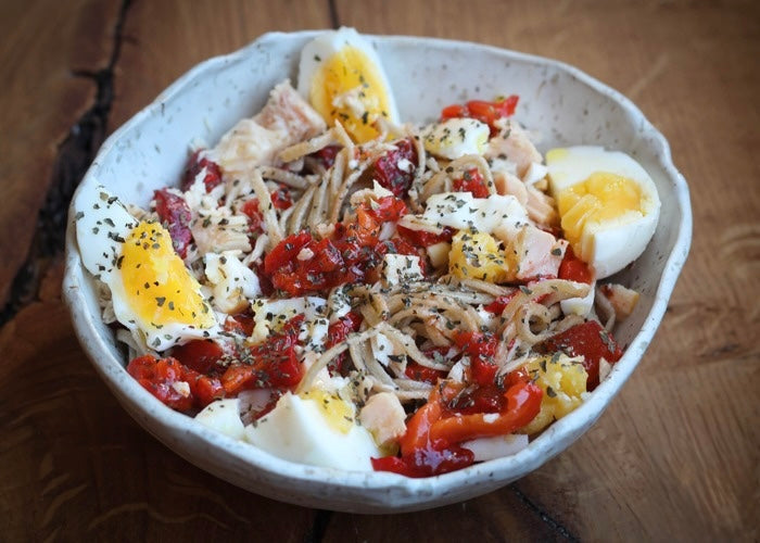 Cómo preparar una ensalada con fideos de konjac (baja en calorías)