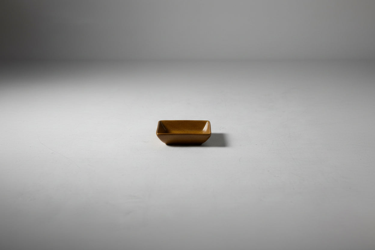 Salsero Beige para Sushi – Plato para Salsa de Soya Estilo Minimalista | Vajilla Japonesa