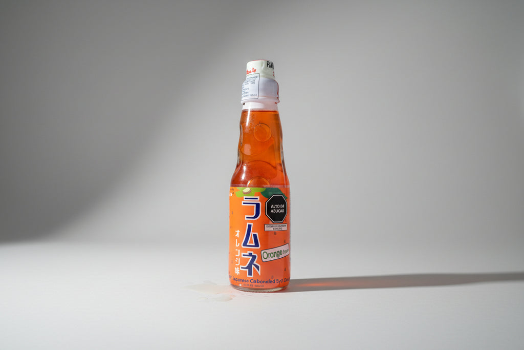 Ramune Gaseosa Japonesa | La Icónica Bebida con Bolita de Vidrio